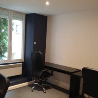 Bureau privé 12 m² 4 postes Coworking Rue Jean-Baptiste Pigalle Paris 75009 - photo 4